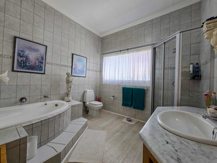 4 Bedroom Property for Sale in Stilbaai Wes Western Cape